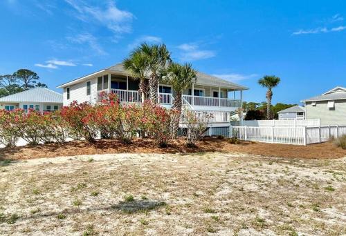 Snowbird-Private Pool, pet friendly, Golf cart friendly