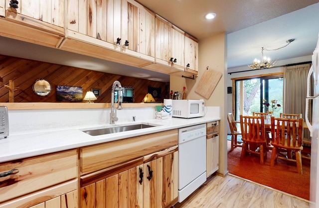 Snowcreek II #253 1 Bedroom Condo by RedAwning
