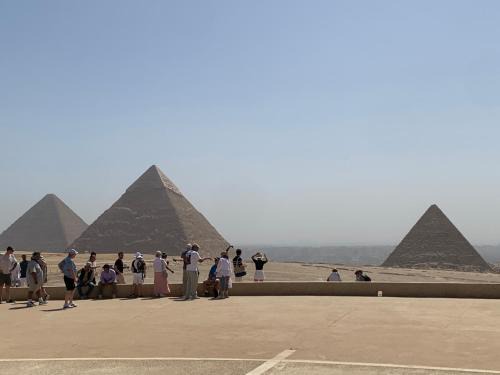 Snug Pyramids Lodge