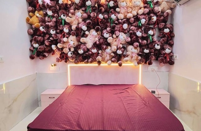 Snuggle Inn - Teddy themed BnB (couple friendly)