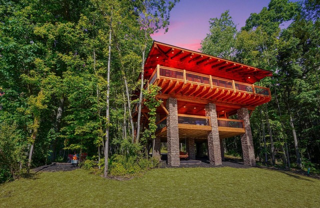 Soaring Eagle Luxury Treehouse
