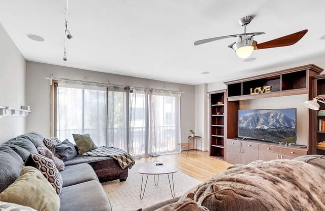 Society Hill 4 Bedroom w/ Garage Parking!