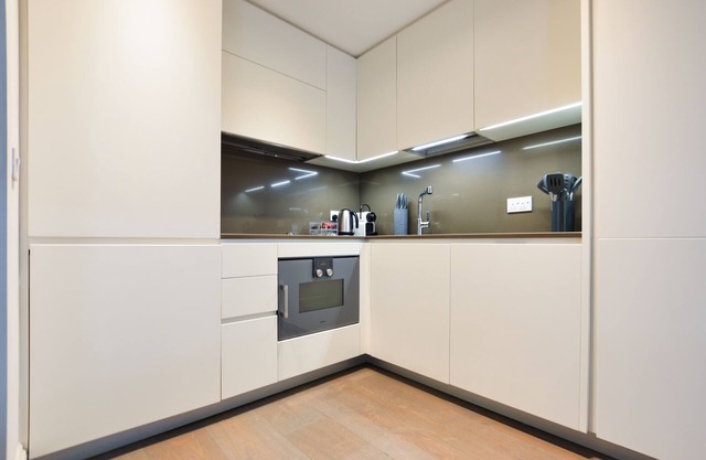 Soho Luxury 1 Bedroom Apartment by Concept Apartments