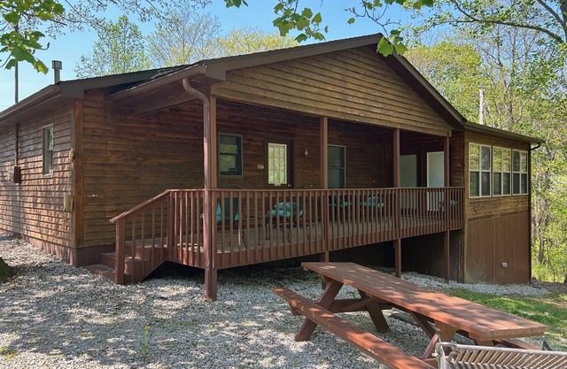 Solarium Cabin 16 with 4 Bedroom and 2 Bath on Patoka Lake in Southern Indiana