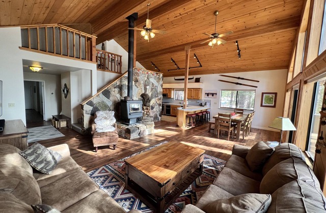 Solitude in the Cedars, Spacious Mountain Home