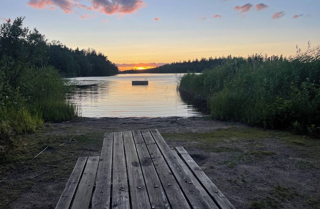 Sommarstigen 1 - Modern & Sjönära Stuga med Privat Bastu