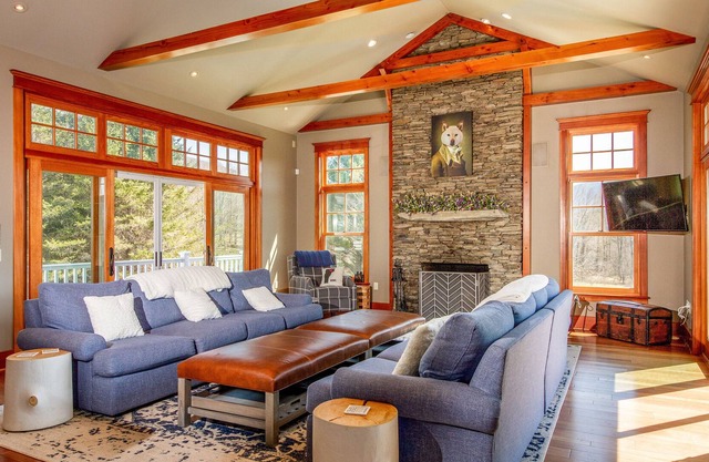Songbird Meadows | Countryside Smart House | Home Theater & Chef’s Kitchen