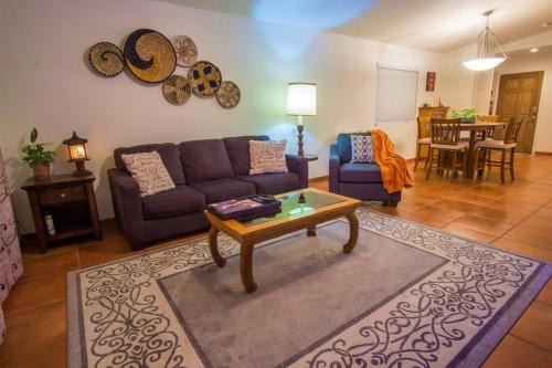 Sonoran Sanctuary w/Garage, WFH Setup by I-10 & Downtown