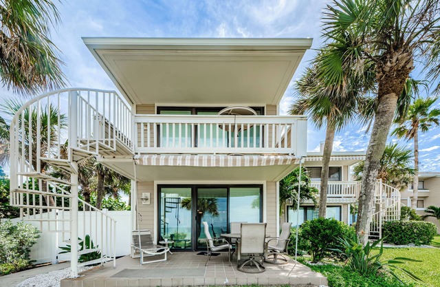 Sonrisa 1 - | Beachfront Condo in Belleair Beach
