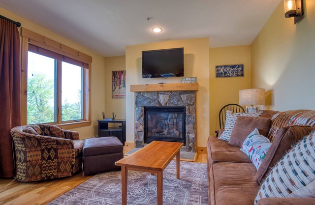 South Branch Condo 19-1 - Saddleback Mountain Ski in Ski out condo