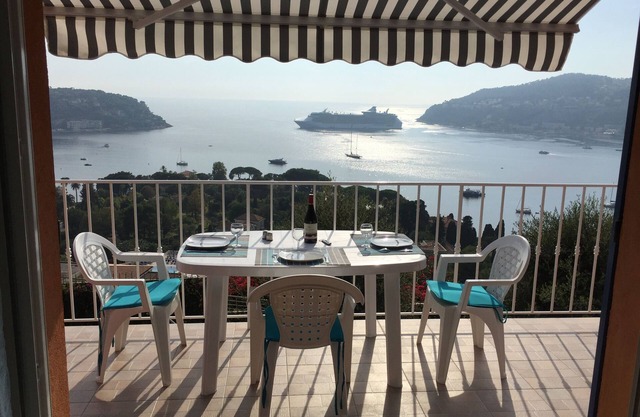 South facing apartment and terrace with breathtaking view on the sea