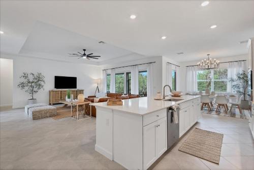 South Gulf Cove 3 Bedroom Private Home with Hot Tub