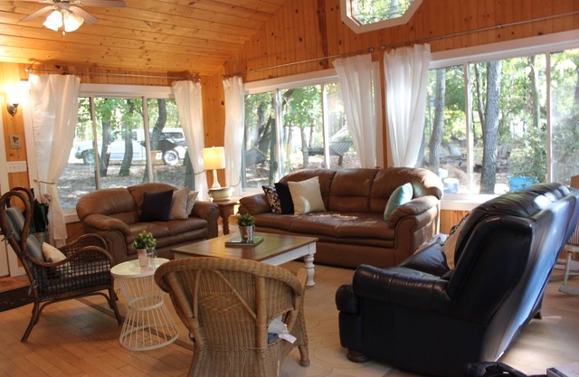 South Haven Dune Fun-Sleeps 12! Rents Year Round!-BlueShore Cottage & Guesthouse