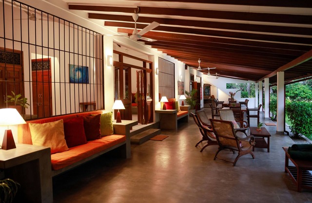 South Point Surf House - Whole Villa 5 Bedrooms (Sleeps 14)