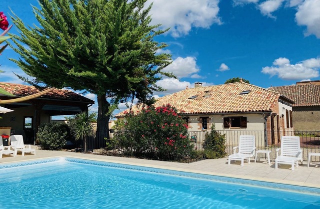 South West France Farmhouse, Heated Pool, Air Conditionned bedrooms