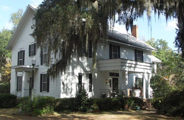 Southern Colonial Home Liberty County West End very close to Fort Stewart