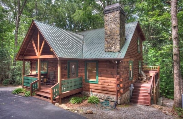 Southern Comfort | Spacious Family Retreat, Dog Friendly w/Gaming Area and More
