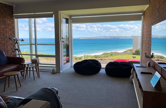 Southern Sands Coastal Getaway: Your Front Row Seat to Knight Beach's Horizon