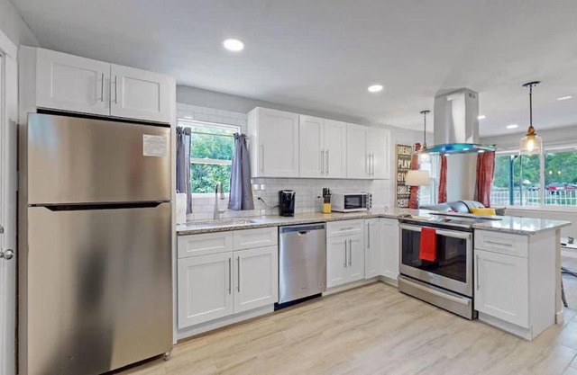 Southwest Charm Spacious Family Home Near Denver