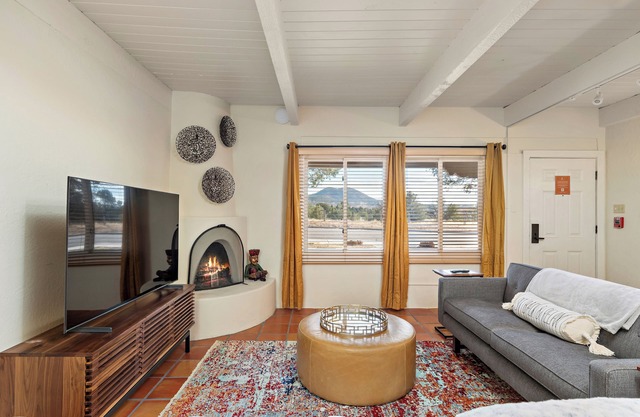 Southwestern Condo w/Kiva Fireplace and Fantastic Location Near Plaza