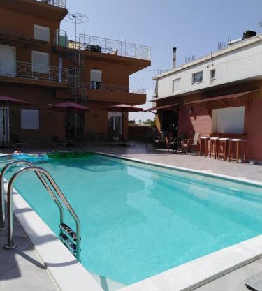 Souvlakis Pool Suites (S.P.S)