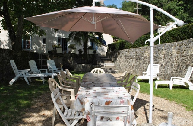 Spacieux gîte familial avec jeux, cheminée et jardin, proche des châteaux et du zoo de Beauval