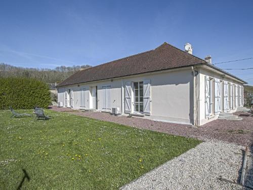 Spacious holiday home in Aure sur Mer with garden