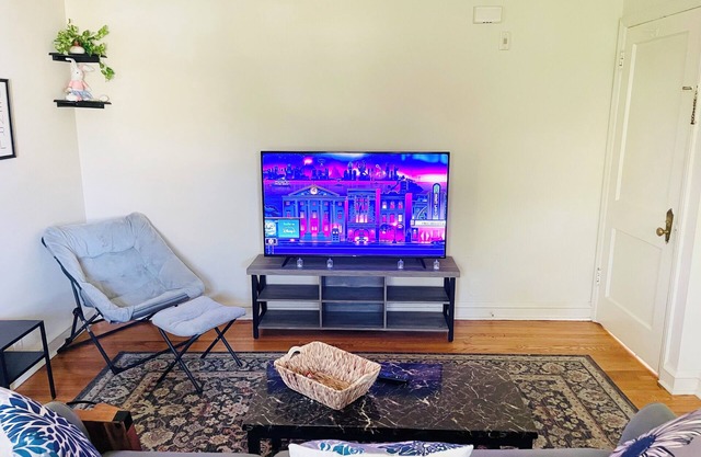 Spacious 1BR Near Philly | Quiet, Comfy, Free Parking, Text us for Discount