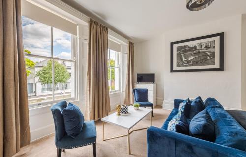Spacious 1BR Apartment with River Thames View