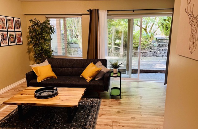 Spacious 2 bed/2 bath garden suite