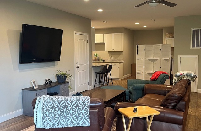 Spacious 2-bedroom apartment near Clemson University and Lake Hartwell.