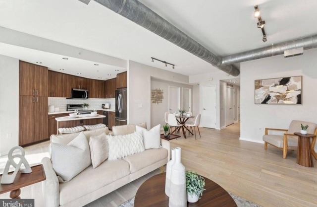 Spacious 2-bedroom condo in Arlington. Close proximity to the Nation's Capital.