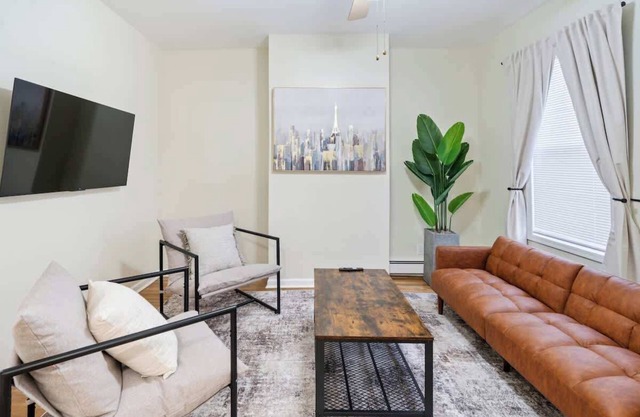 Spacious 2BR | 15m to Times Square | Free Parking