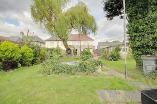 Spacious 3-Bed Home in Rainham