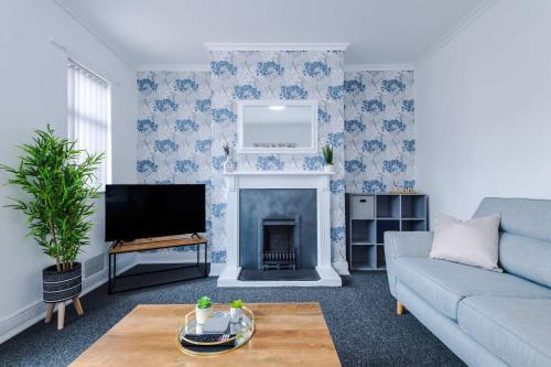 Spacious 3 Bed House by 53 Degrees Property - Close to Crewe Station