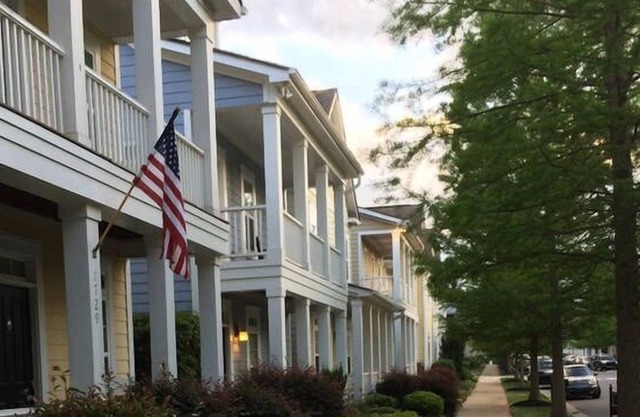 Spacious 3 bedroom 2.5 bath home. Located within walking distance to Uptown!