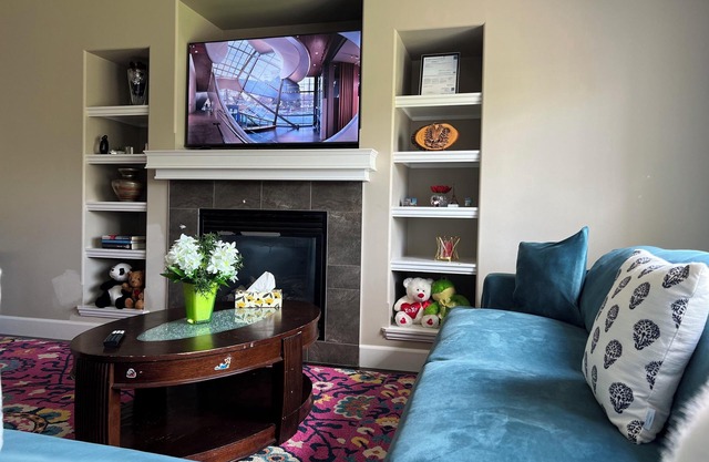 Spacious 3 Bedroom Retreat near Edmonton Airport, South Common Mall & More
