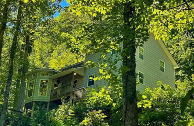 Spacious 3 Bedroom Cabin Plus One Bedroom Beekeeper Cabin Waterfalls AWD or 4WD recommended