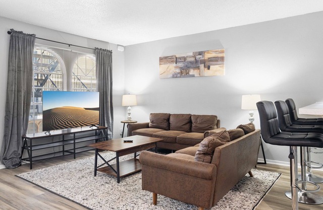 Spacious 3BR/2BA next to UT 8936