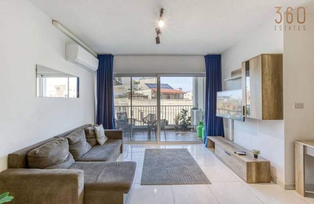 Spacious 3BR home with Private Terrace & WIFI