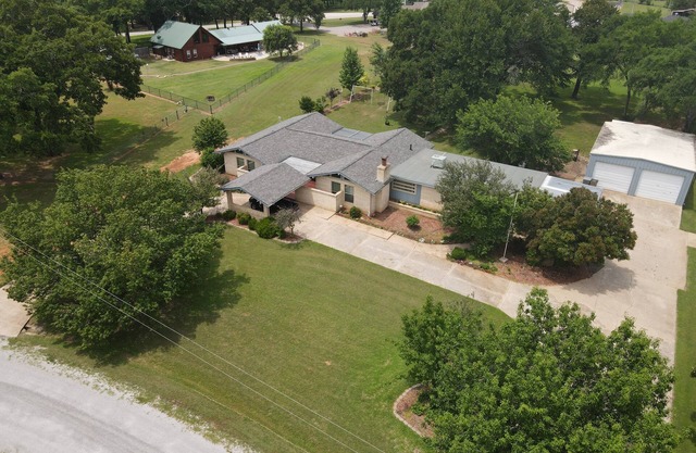 Spacious 4 Bd, 3 Ba ,Billard and Poker tables, Skee ball,Hot Tub & More!