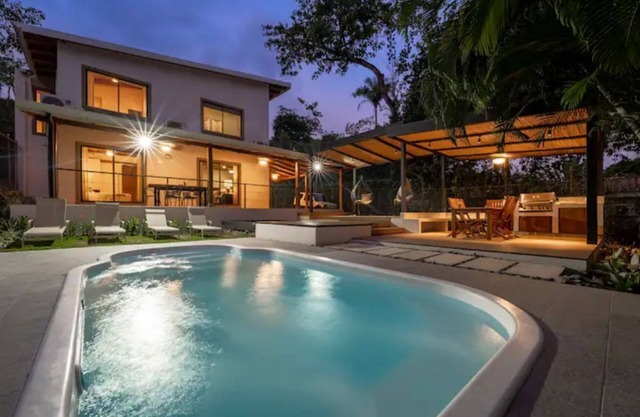 Spacious 4-Bedroom with Private Pool and BBQ Patio