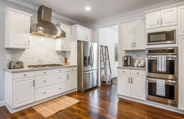 Spacious 4-bedroom townhome with AC, WiFi in serene Redondo Beach