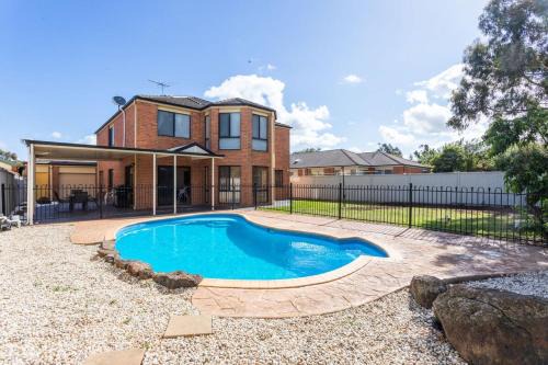 Spacious 4-Bedroom Family Retreat with Pool at Tarneit