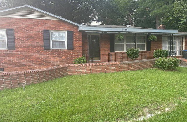 Spacious 4-bedroom house in awesome Augusta with WiFi, AC