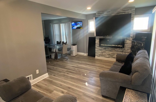 Spacious 4-bedroom house in delightful Detroit with WiFi, AC
