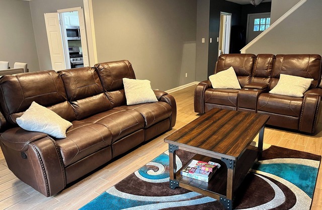 Spacious 4-bedroom house in charming Memphis with AC, WiFi