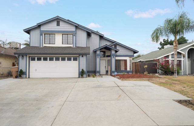 Spacious 4-bedroom house with WiFi, fitness room in Bakersfield