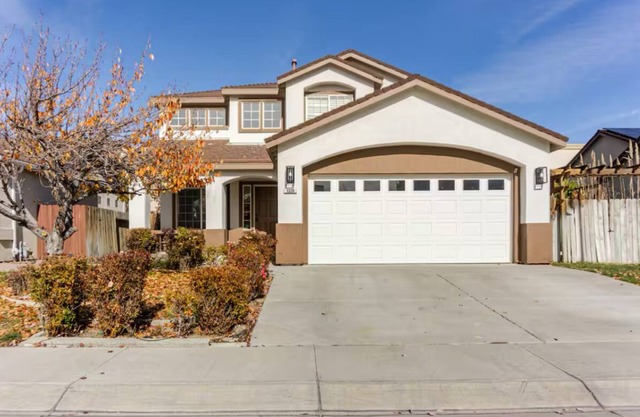 Spacious 4-bedroom house in brilliant Carson City with WiFi, AC.
