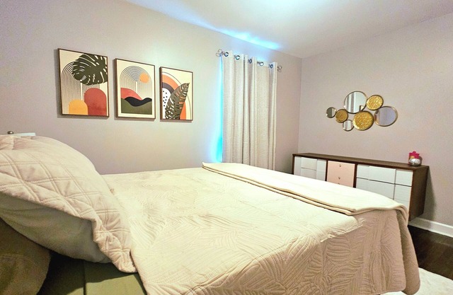 Spacious 4-bedroom 2-bathroom house in charming Crown Point